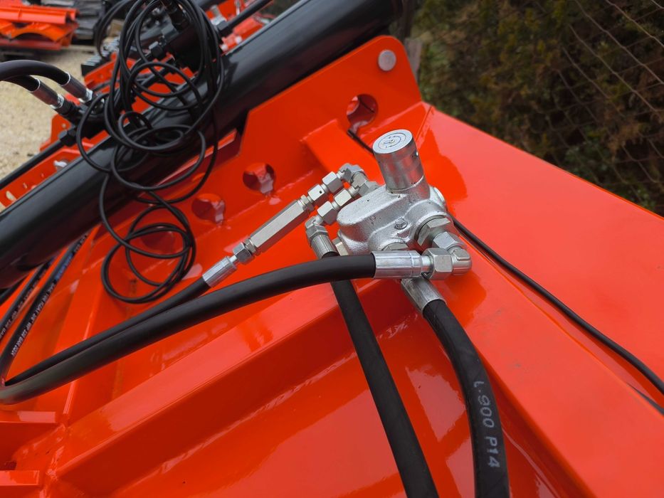 posypywarka piaskarko-solarka 2.0m hydrauliczna nowa solidna