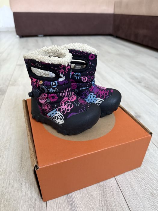 Зимові чобітки Bogs. Взуття.Чоботи дитячі