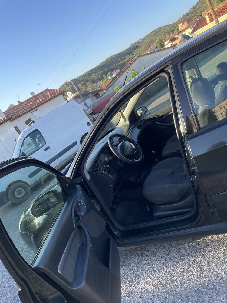 Ford Focus 1.6 Zetec Gasolina