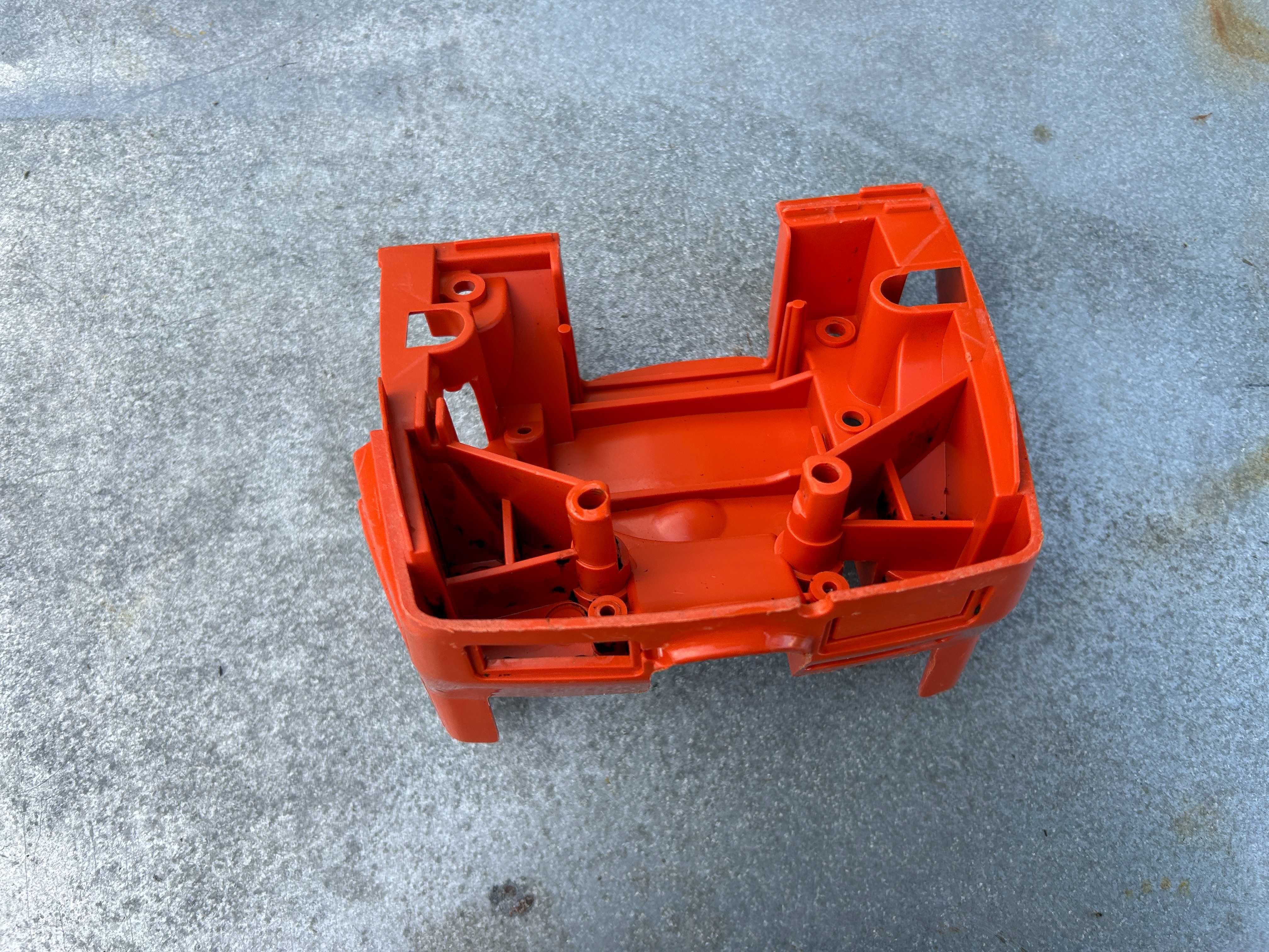 Podstawa łącznik Podstawa Gaźnika Panel Husqvarna 394 XP 395 XPG