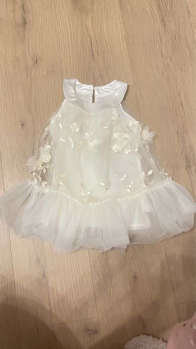 Сукня бежевого кольору