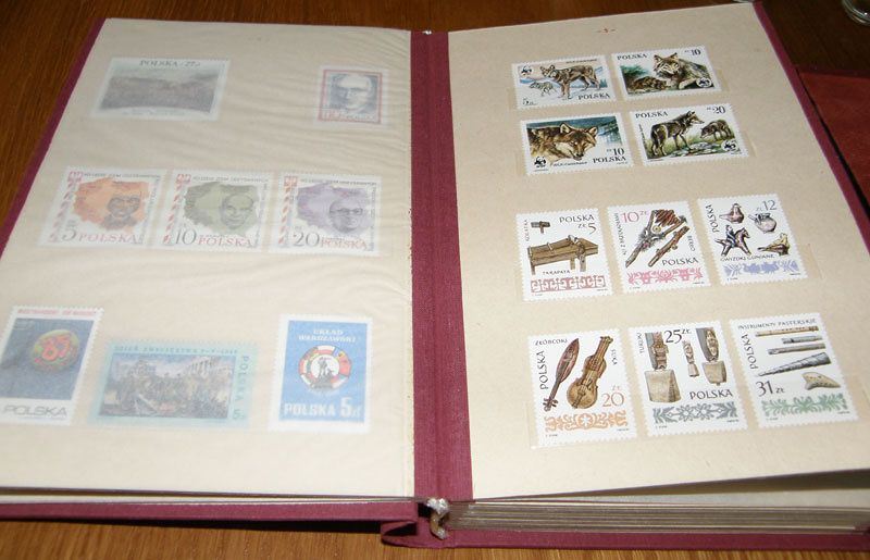 Klaser ze znaczkami pocztowymi Polski Ludowej z lat 1985-87 tom XVI
