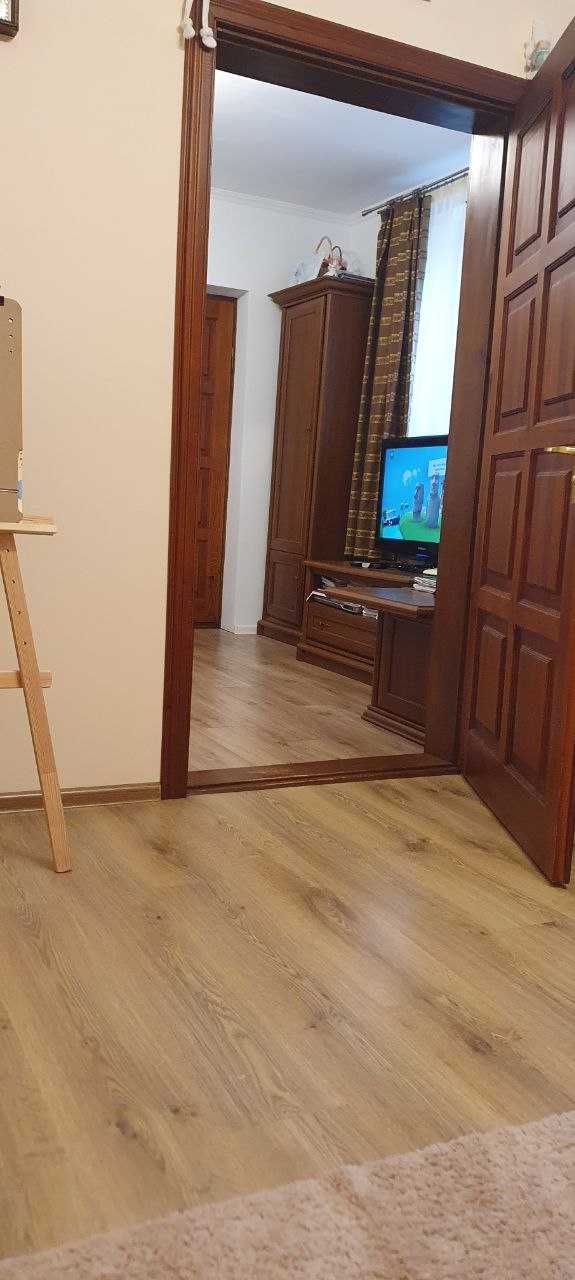 Продаж будинку +6.41 сотки землі в Брюховичах.