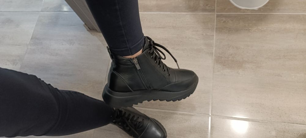 Жіночі  кросівки на хутрі