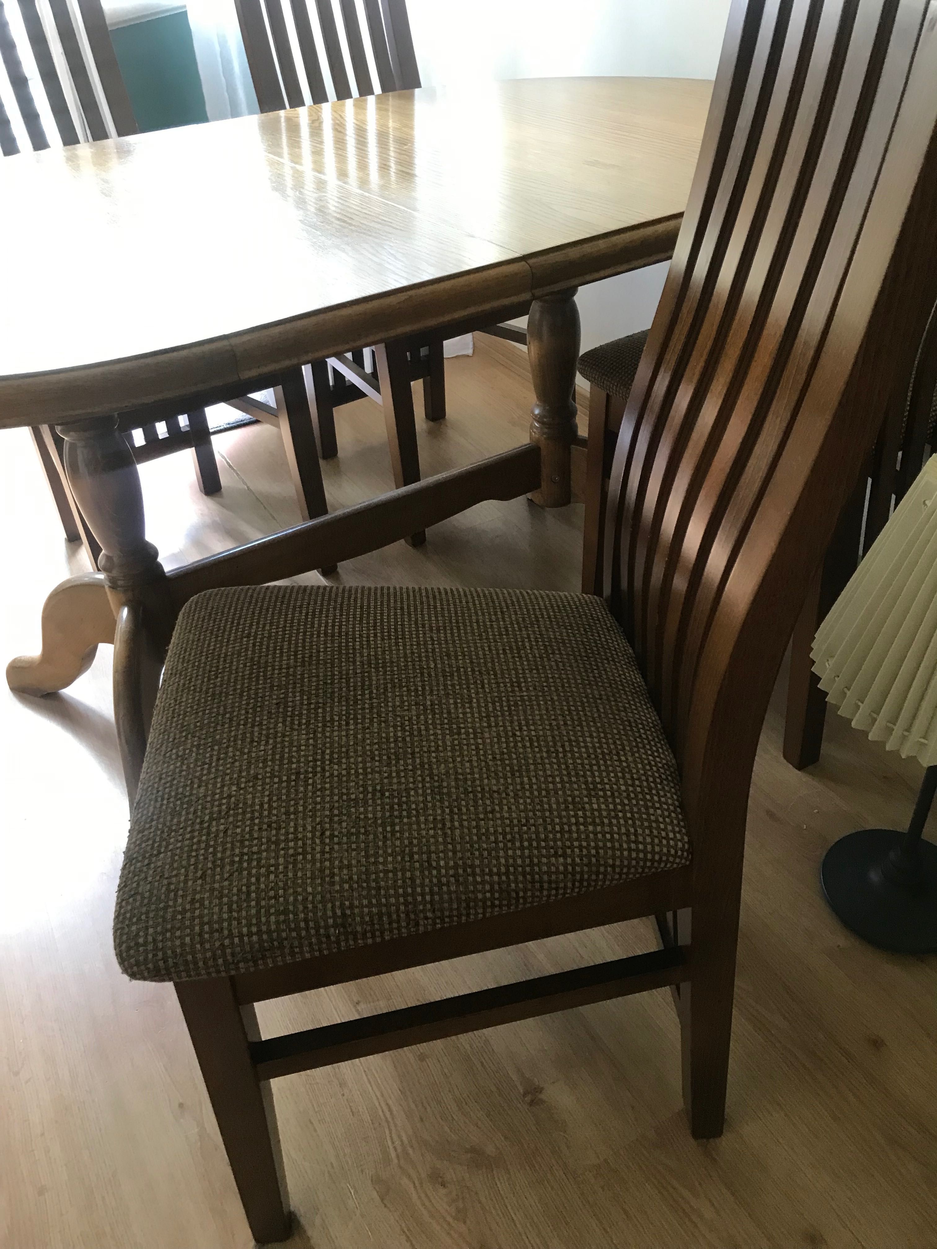 Sprzedam fajny stół z 4 krzesłami