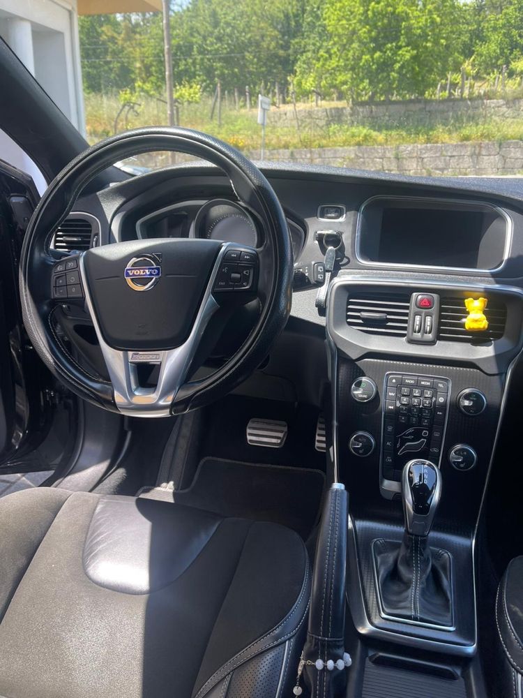Volvo v40 R-DESIGN D3 cx automática