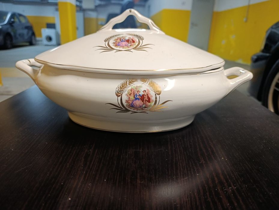 Terrina em porcelana antiga