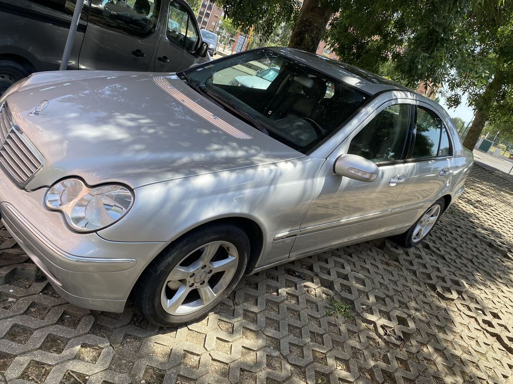Mercedes 220 cdi com 143 cavalos cinsento elegance , com caixa automat