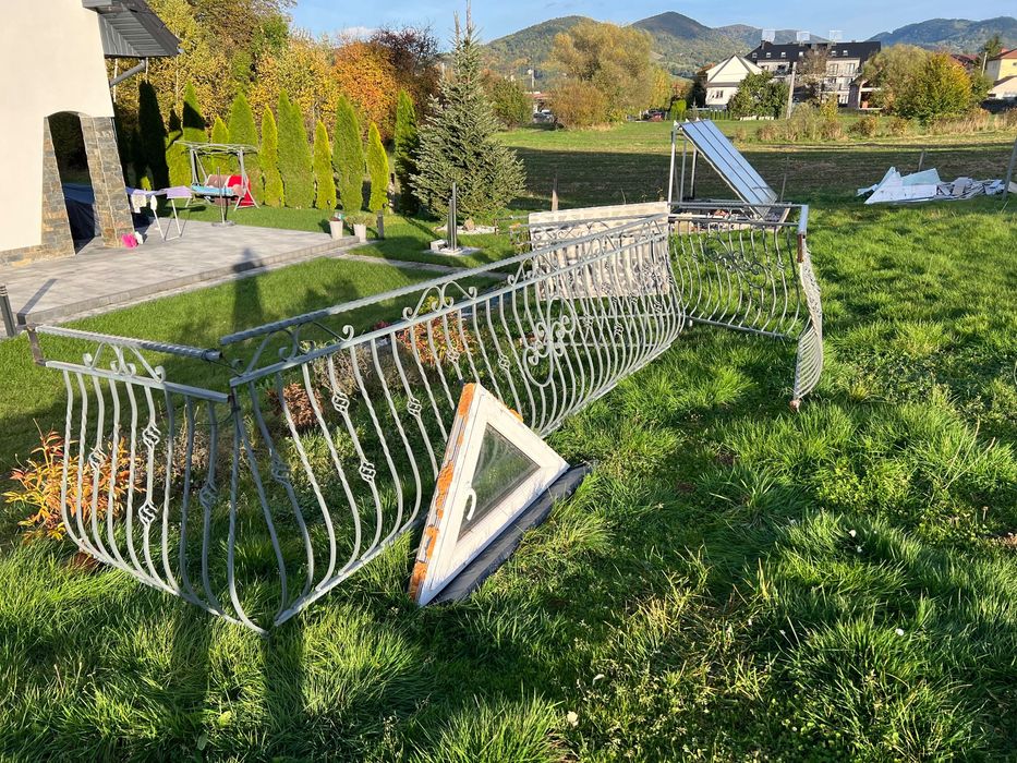 Barierka balkonowa i okno