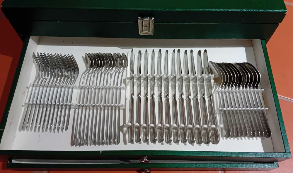 Vendo Faqueiro tipo D. Maria