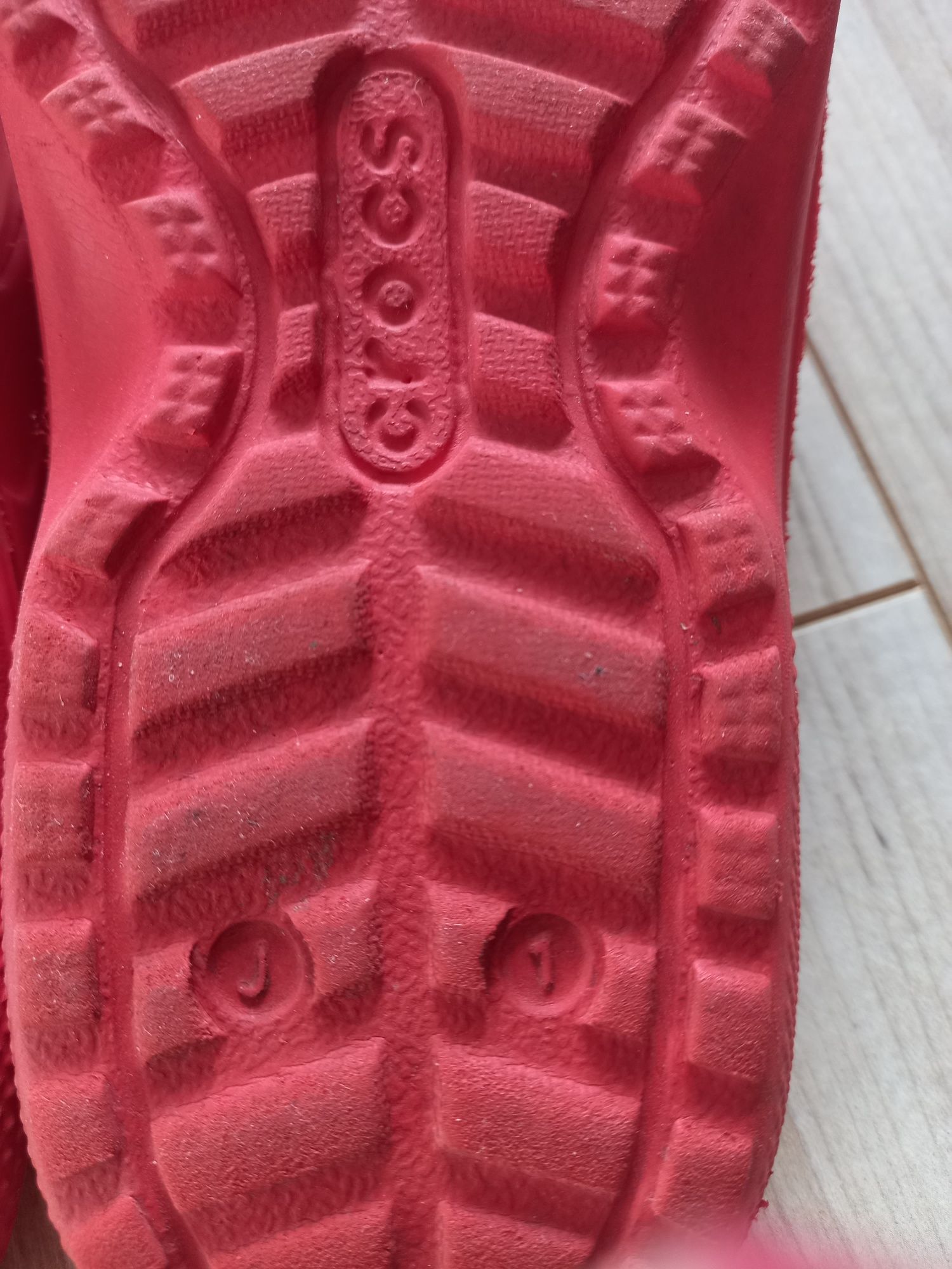 Sprzedam japonki crocs j1 32/33