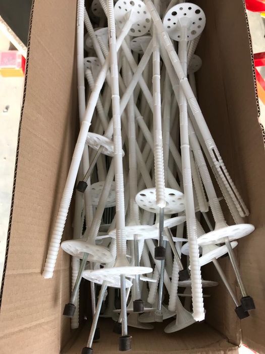 Kołek do styropianu z trzmieniem metalowym zalanym 10x380