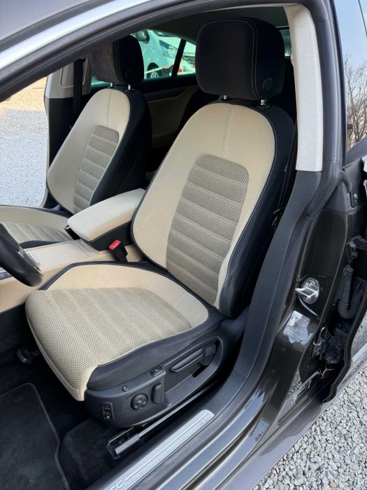 Volkswagen Passat CC      2015