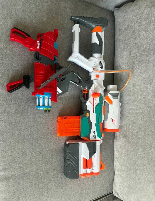 Nerf modulus tri strike b5577 i BoomCo Wyrzutnia Twisted Spinner