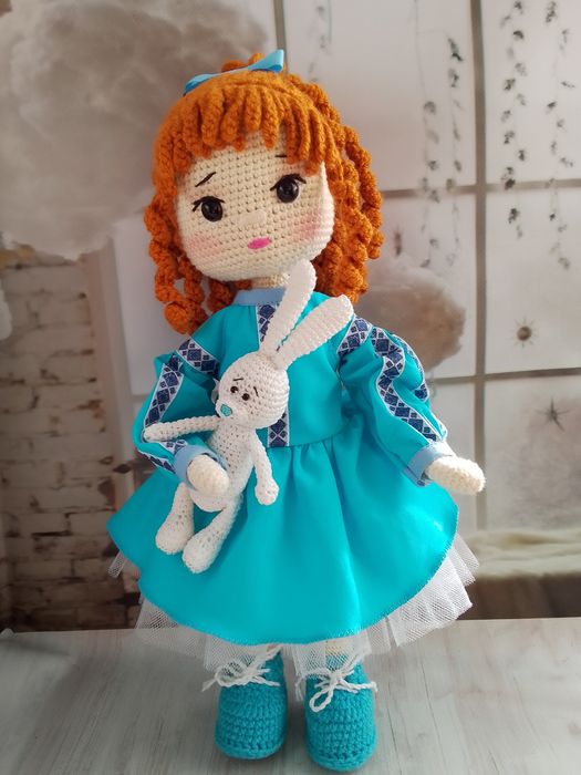 Лялька зв'язана гачком.