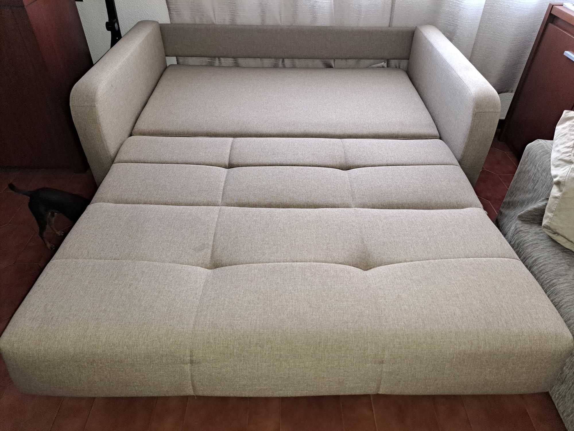 Sofa-cama Adonis Camel  de tecido em bom estado