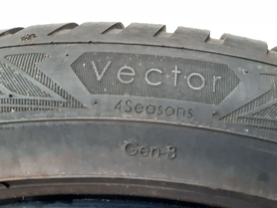 Całoroczne 215/50R18 Good Year 2021r Montaż