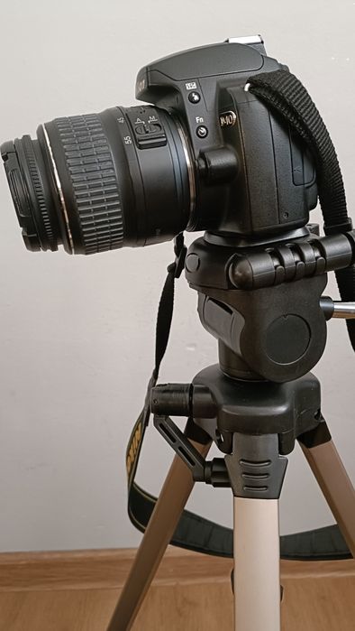 Nikon na statywie