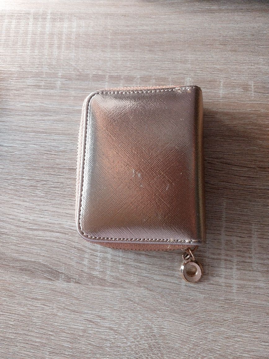 Mały złoty portfel