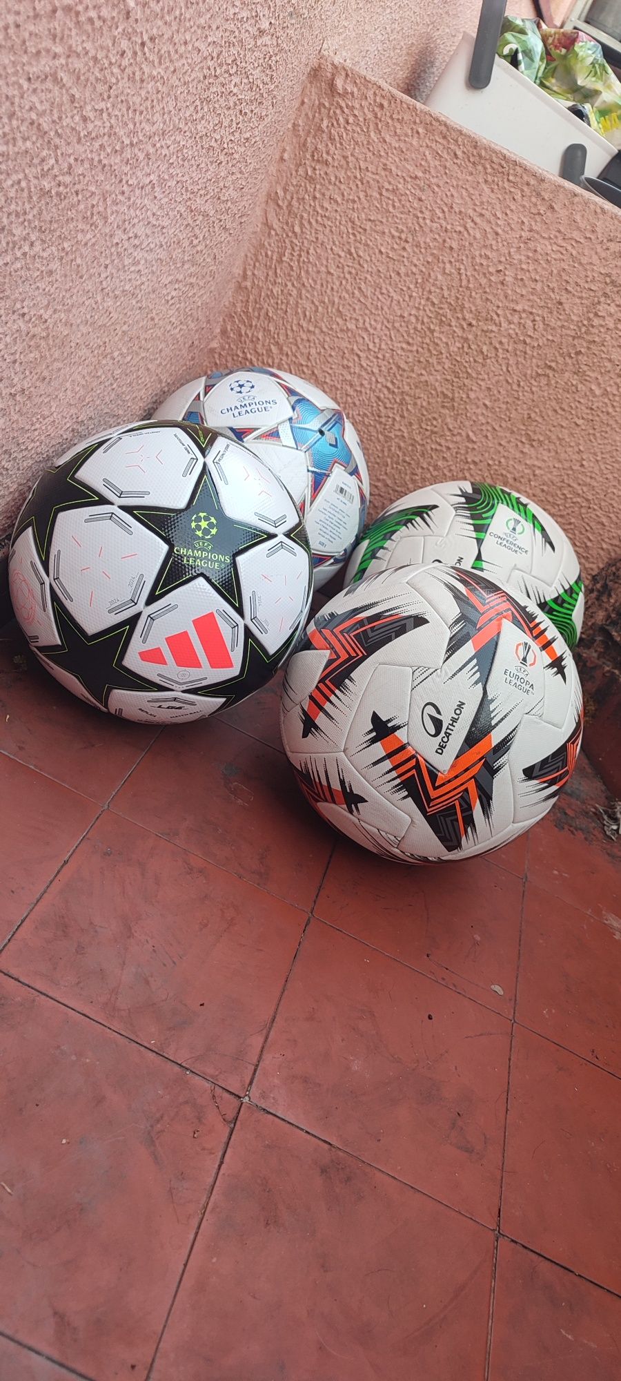 Conjunto de 4 Bolas de Futebol UEFA
