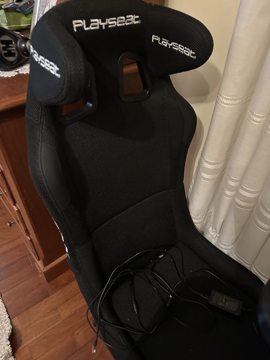 Playseat com orelha