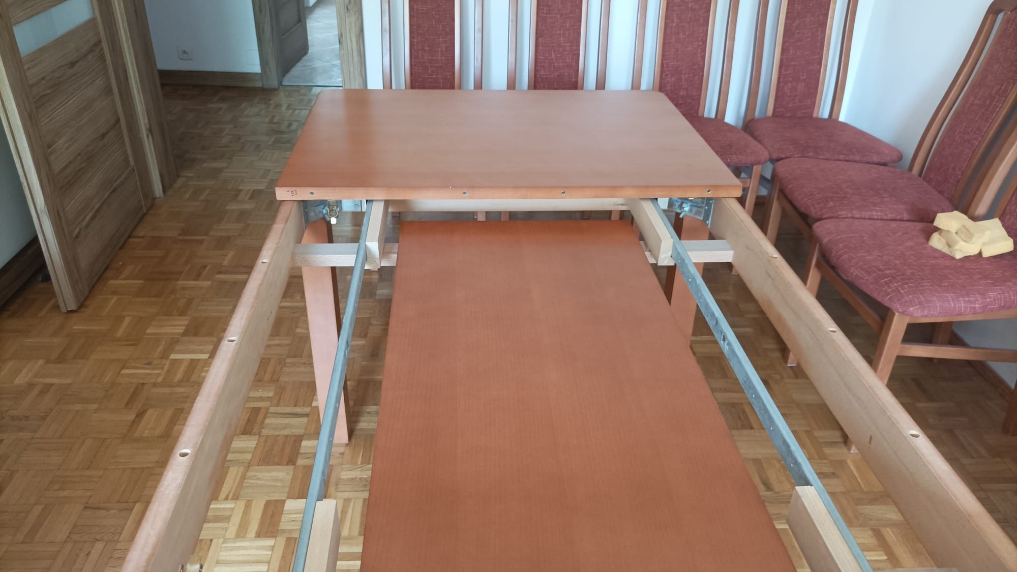 Stół + krzesła drewniane