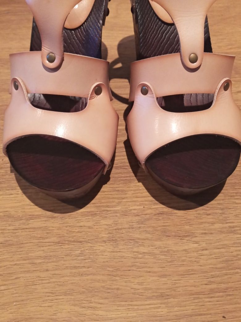 Sprzedam sandały na koturnie marki Vesuvio  rozm.37 NOWE