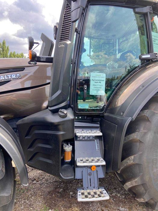 Трактор Valtra T235