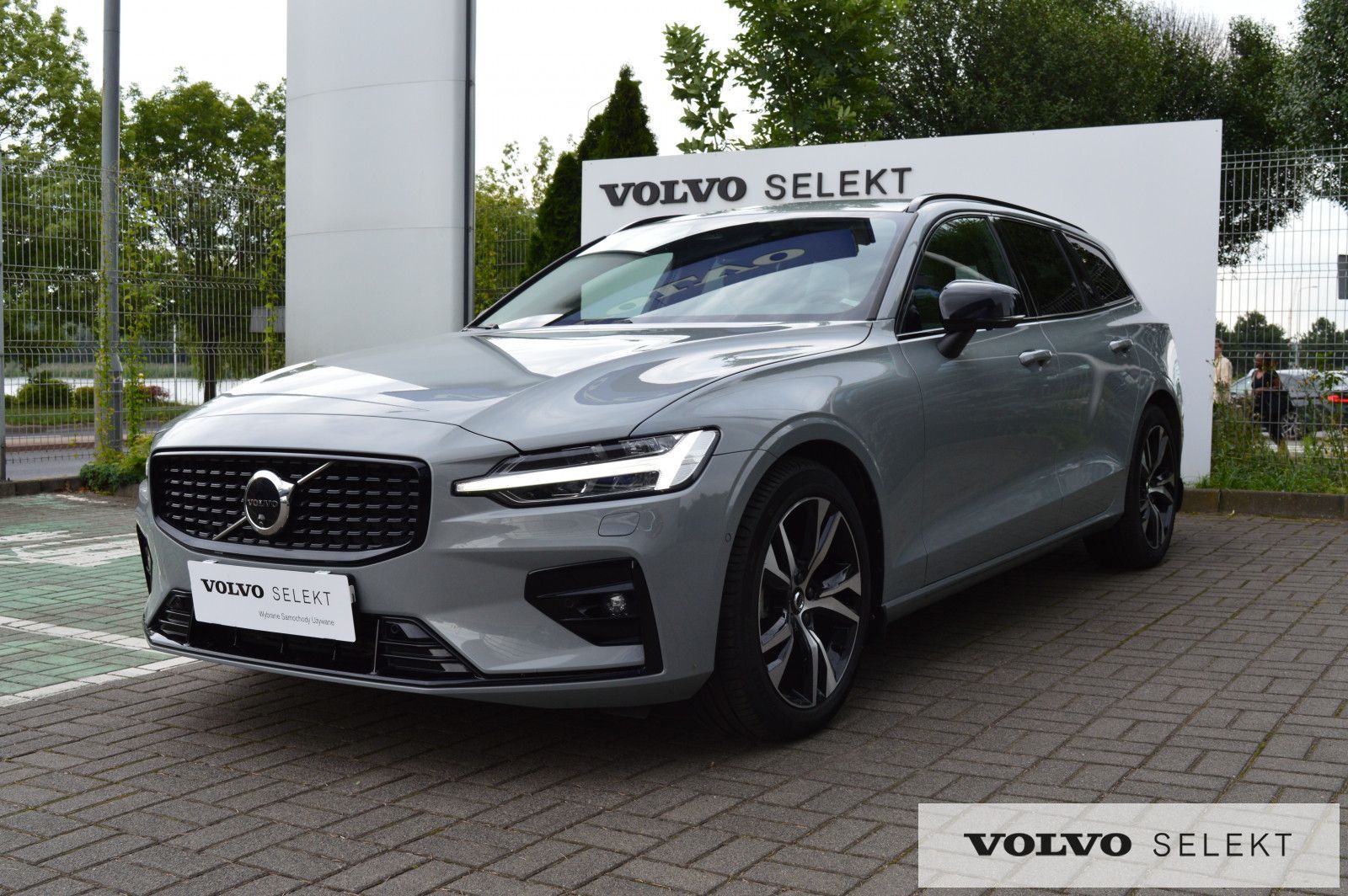 Volvo V60 B4 B Plus Dark
