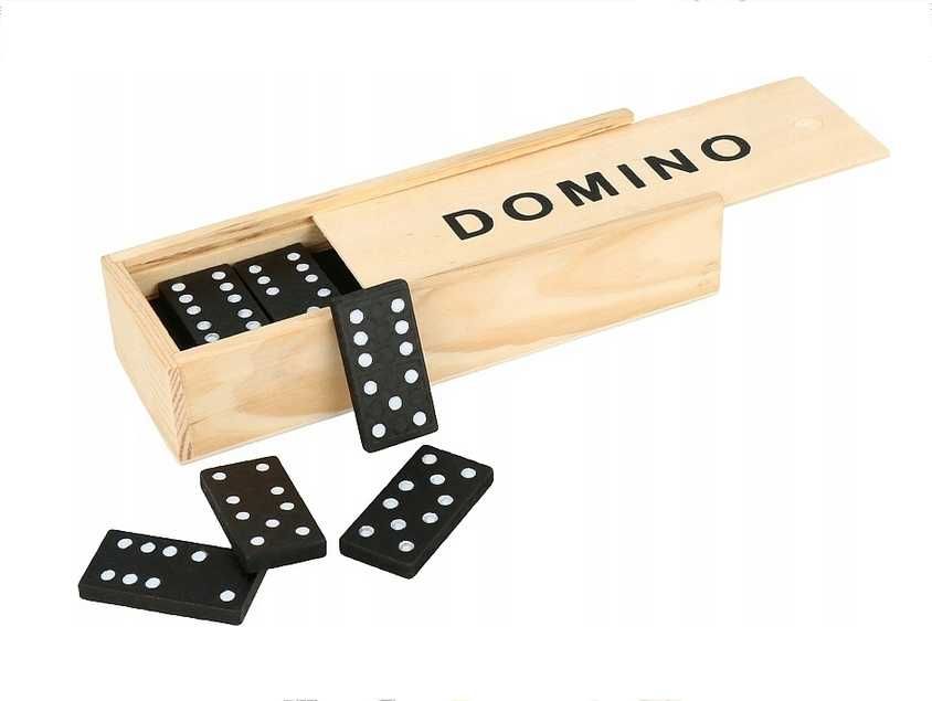 Domino w drewnianym pudełku