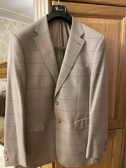 Продам чоловічий класичний літній костюм
