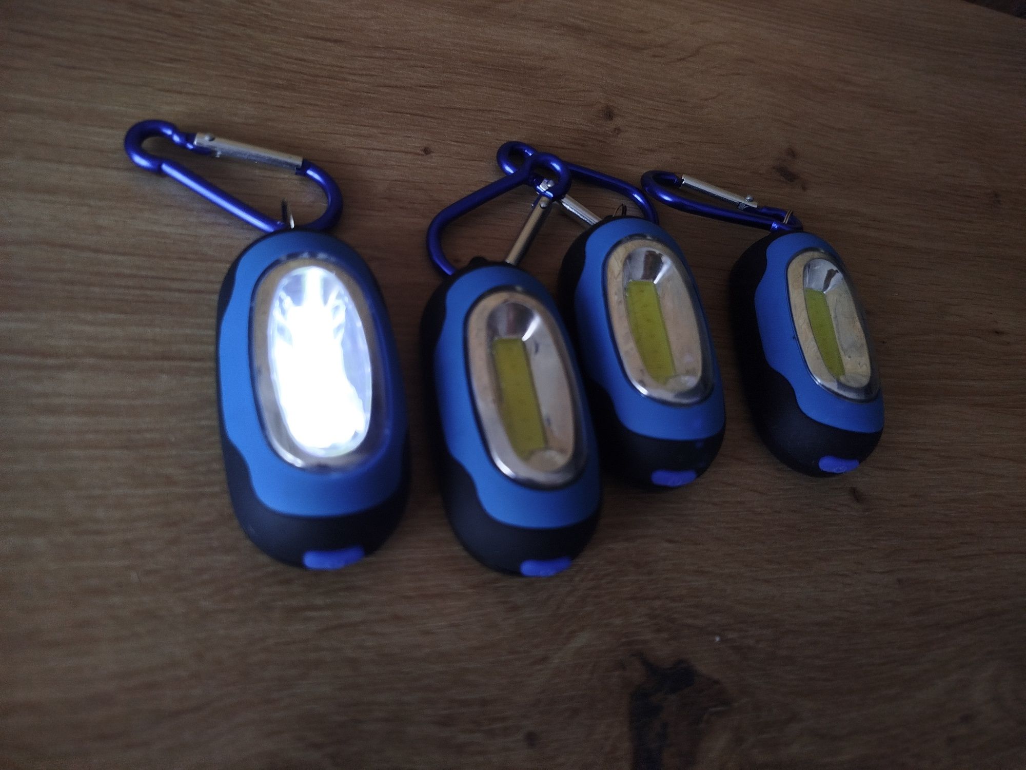 4 sztuki LED cob breloczki do kluczy karabińczyk magnez