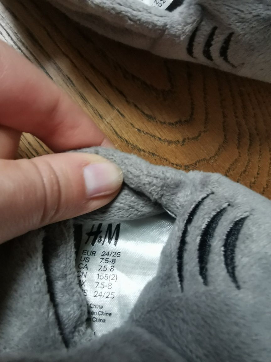 Kapcie dziecięce bambosze pluszowe rekiny H&M 24/25