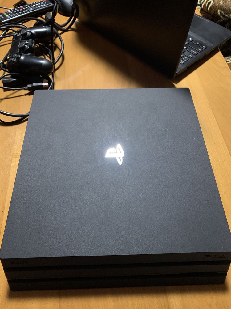 Продам PlayStation 4 pro 1TB