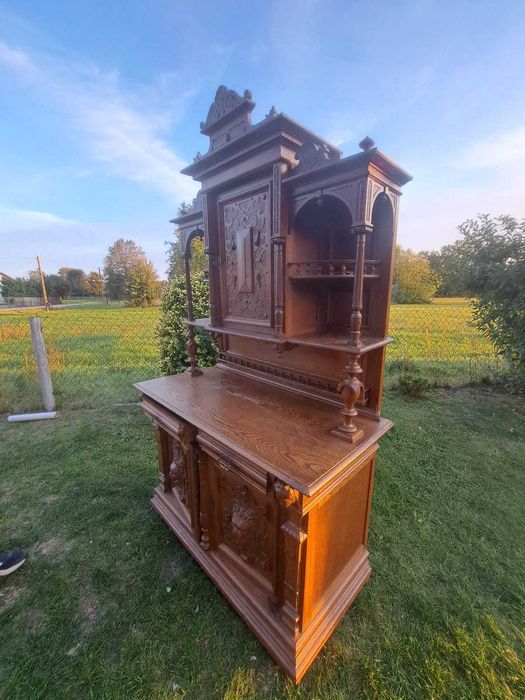 Antyczny kredens renesansowy – lite drewno, rzeźbiony