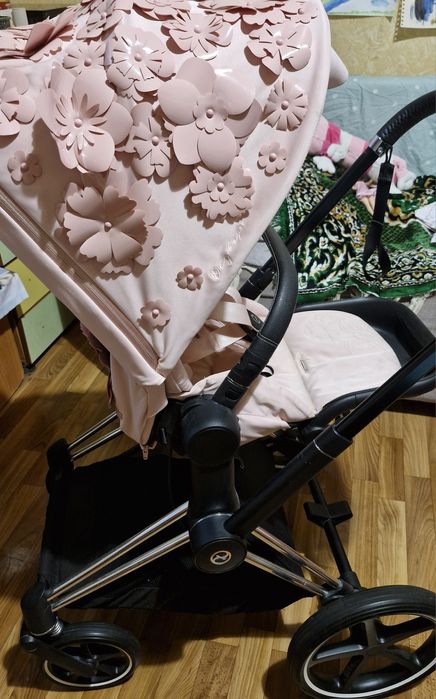 Cybex Priam Simply Flowers Pink (прогулочная коляска)