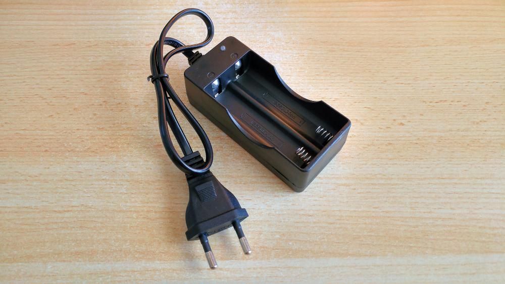 Carregador duplo pilha bateria recarregável Li-ion 18650