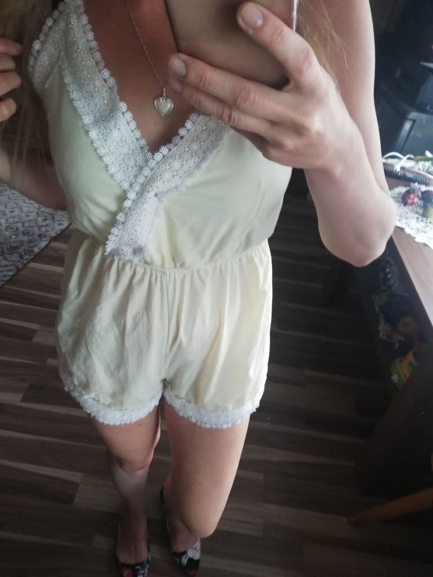 Kombinezon z koronką biała h&m divided stan idealny