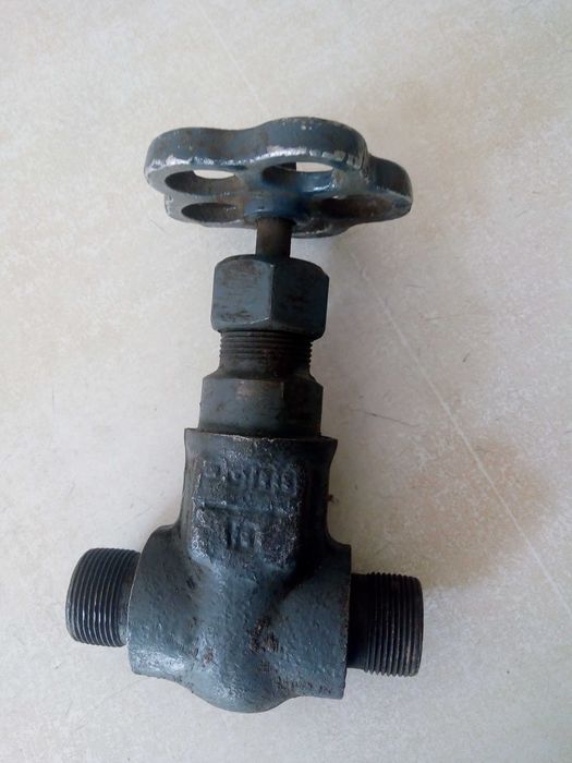 Вентиль чугунный паровой Ру100/10