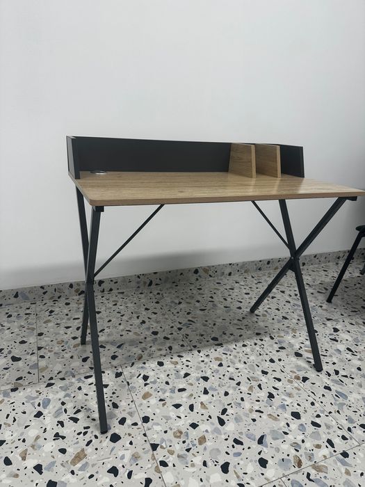 Стіл офісний для роботи