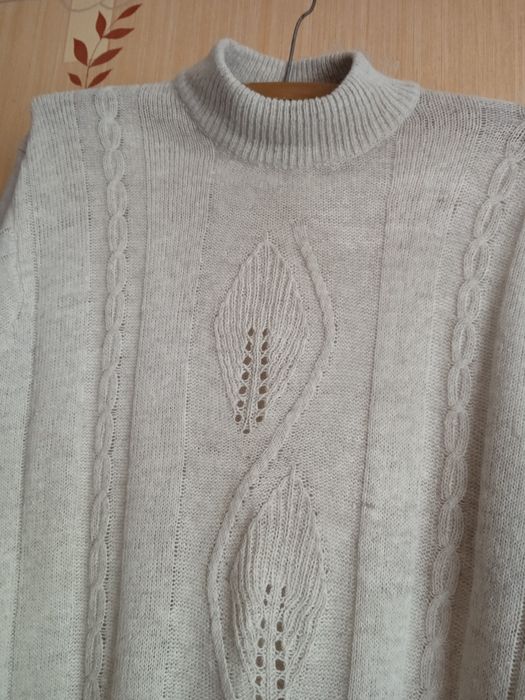 Свитер женский б.у серого цвета