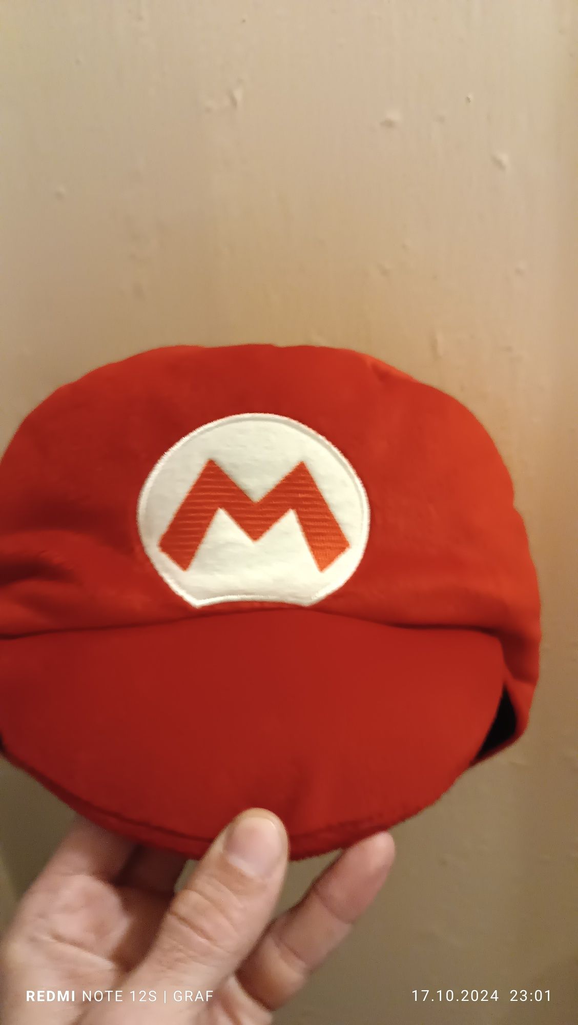 Продам шапку супер Маріо!!!
