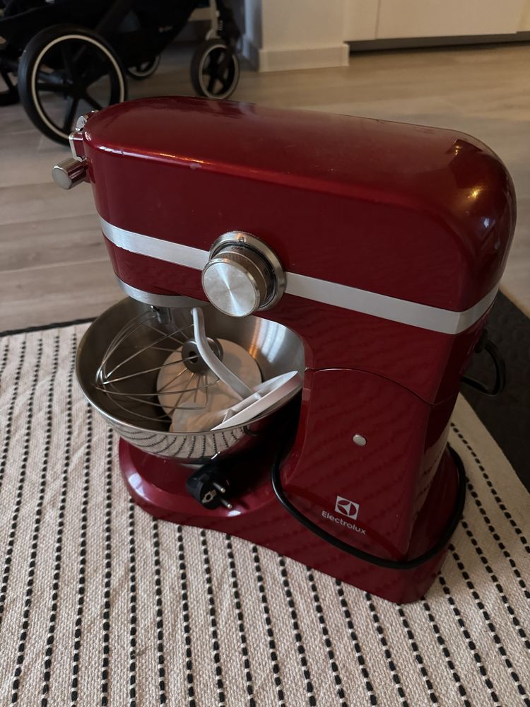 Robot planetarny kuchenny mikser electrolux