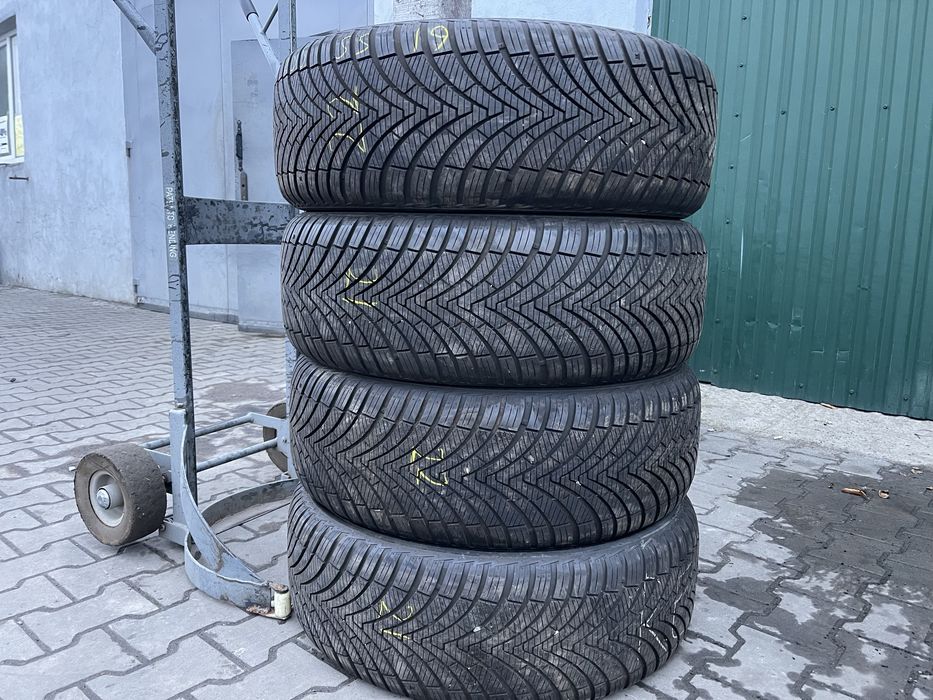 Шини нові всесезонні 255/55R19 Kumho Solus HA32 22рік