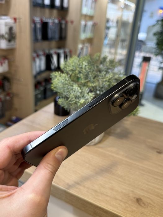 Б/у iPhone 16 Pro 1Tb Black Titanium