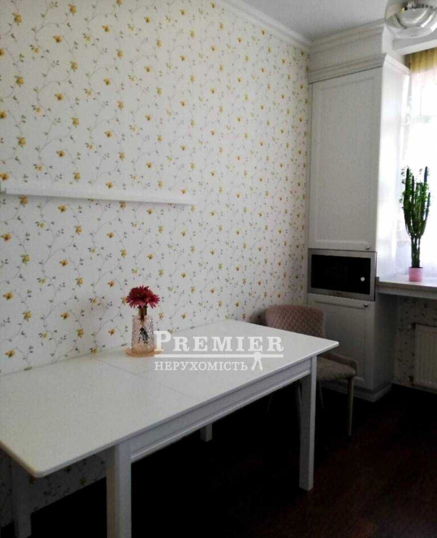 Продам шикарну квартиру на Сахарова 100кв.м.