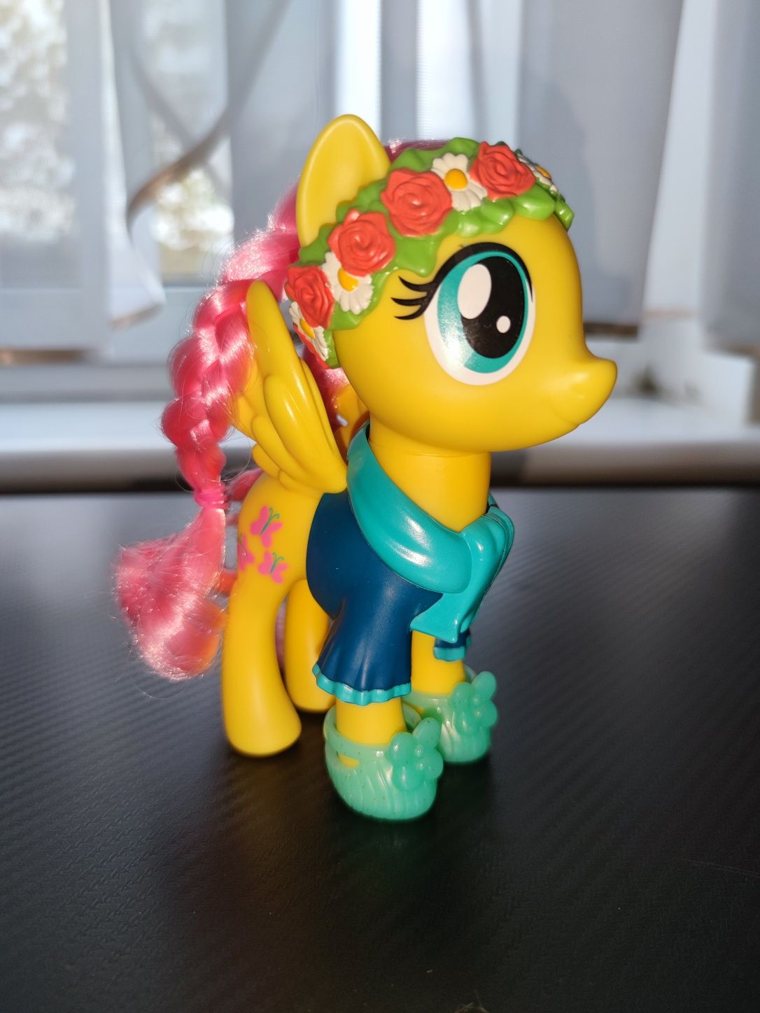 Figurka Fluttershy My Little Pony z ubrankami