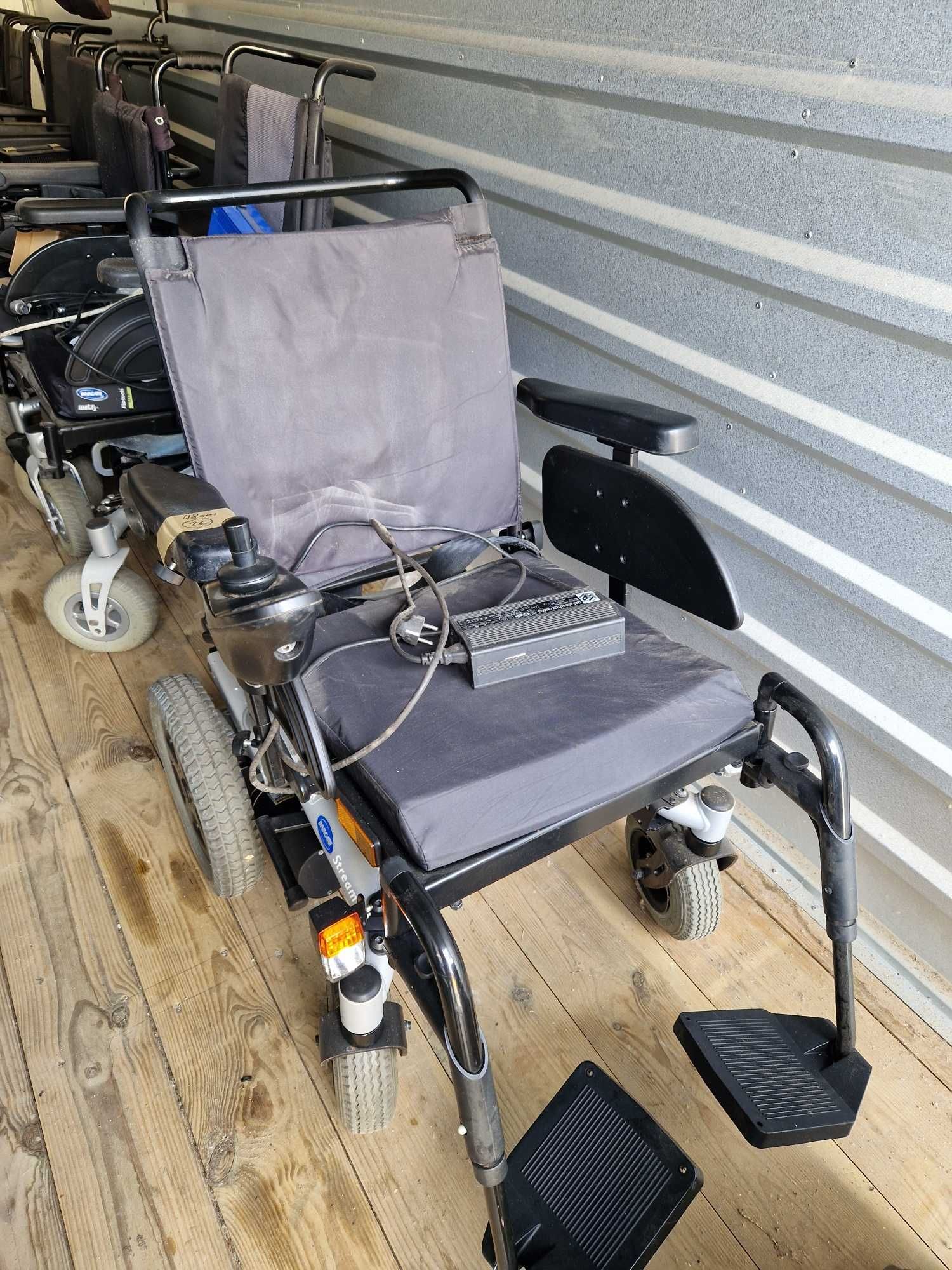 Wózek inwalidzki elektryczny INVACARE STREAM siedzisko 48 cm - 26