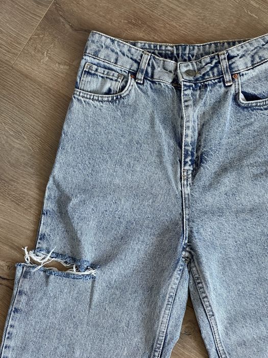 Джинси з розрізом