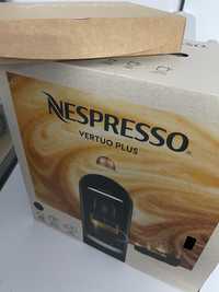 Vendo Nespresso Vertuo Plus. Nova. Na caixa. Com garantia.